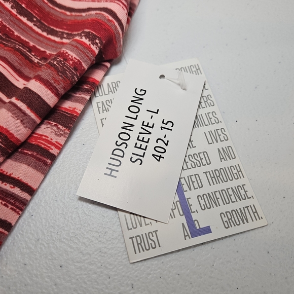 LuLaRoe Hudson Long Sleeve Tee. Unisex Fit. Gorgeous Red Stripe. Size Large. - Picture 6 of 10